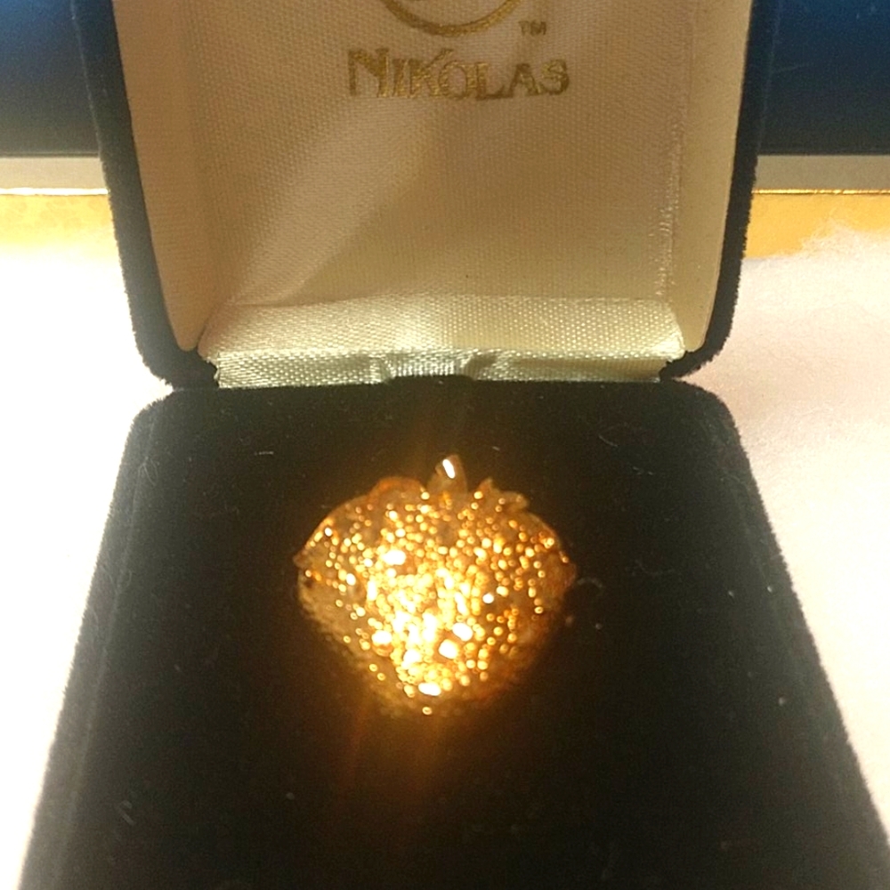 NIB Stunning Strawberry Brooch~By Nikolas